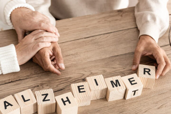 Démence d'Alzheimer : dix signes à surveiller de près pour une évaluation précoce