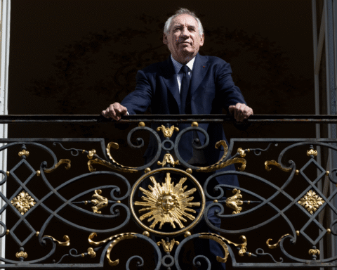 Démission de François Bayrou après une perte de confiance à l'Assemblée nationale