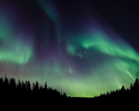 Des aurores boréales observées dans plusieurs régions des États-Unis dimanche soir