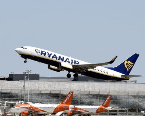 Des Britanniques perturbent un vol Ryanair entre Leeds et Alicante, arrêtés par la Guardia Civil à l'atterrissage