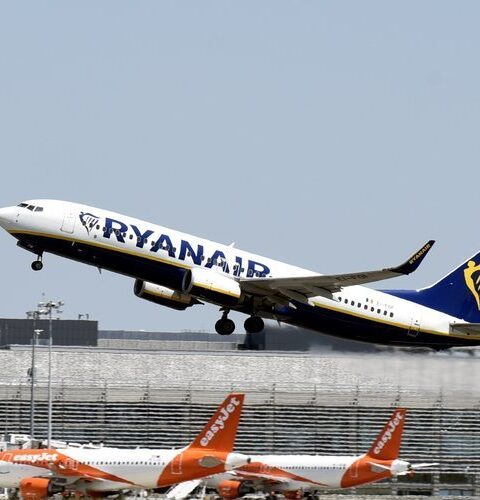 Des Britanniques perturbent un vol Ryanair entre Leeds et Alicante, arrêtés par la Guardia Civil à l'atterrissage