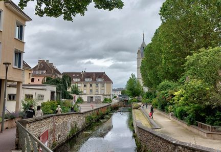 Des habitants d'Évreux envisagent un gouvernement d'extrême droite après la chute du gouvernement Bayrou