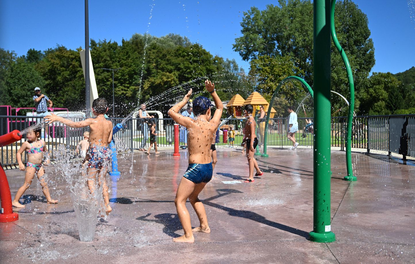 Des pics de chaleur records en septembre touchent la France, avec des températures jusqu'à 35 °C