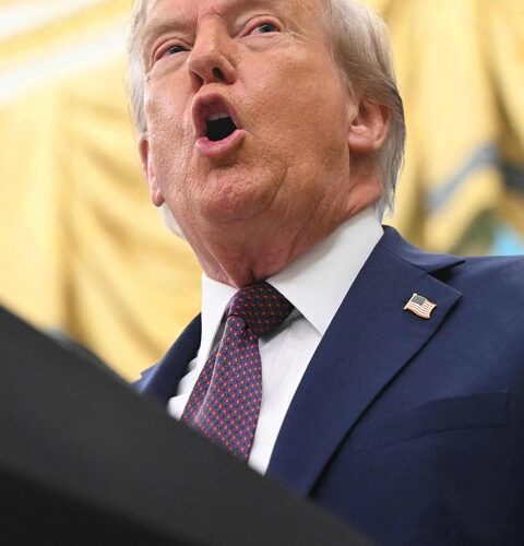 Donald Trump dément les rumeurs sur son état de santé lors d'une conférence à la Maison Blanche