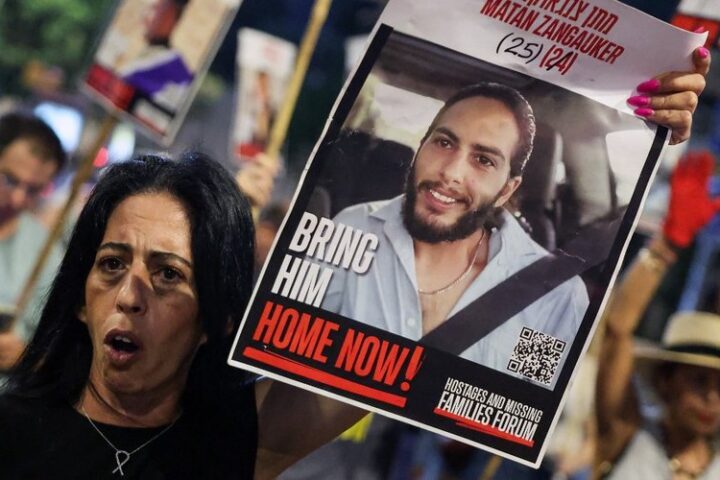 Einav Zangauker, mère d'otage, menace Netanyahu de poursuites pour meurtre si son fils revient mort