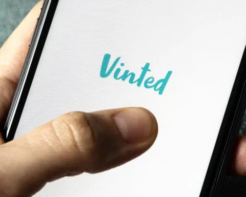 Elle publie 102 annonces sur Vinted en 24 heures grâce à ChatGPT et réalise un bénéfice de 685 euros.