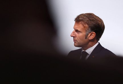 « Emmanuel Macron face à un choix crucial : chercher une solution après le vote de confiance »