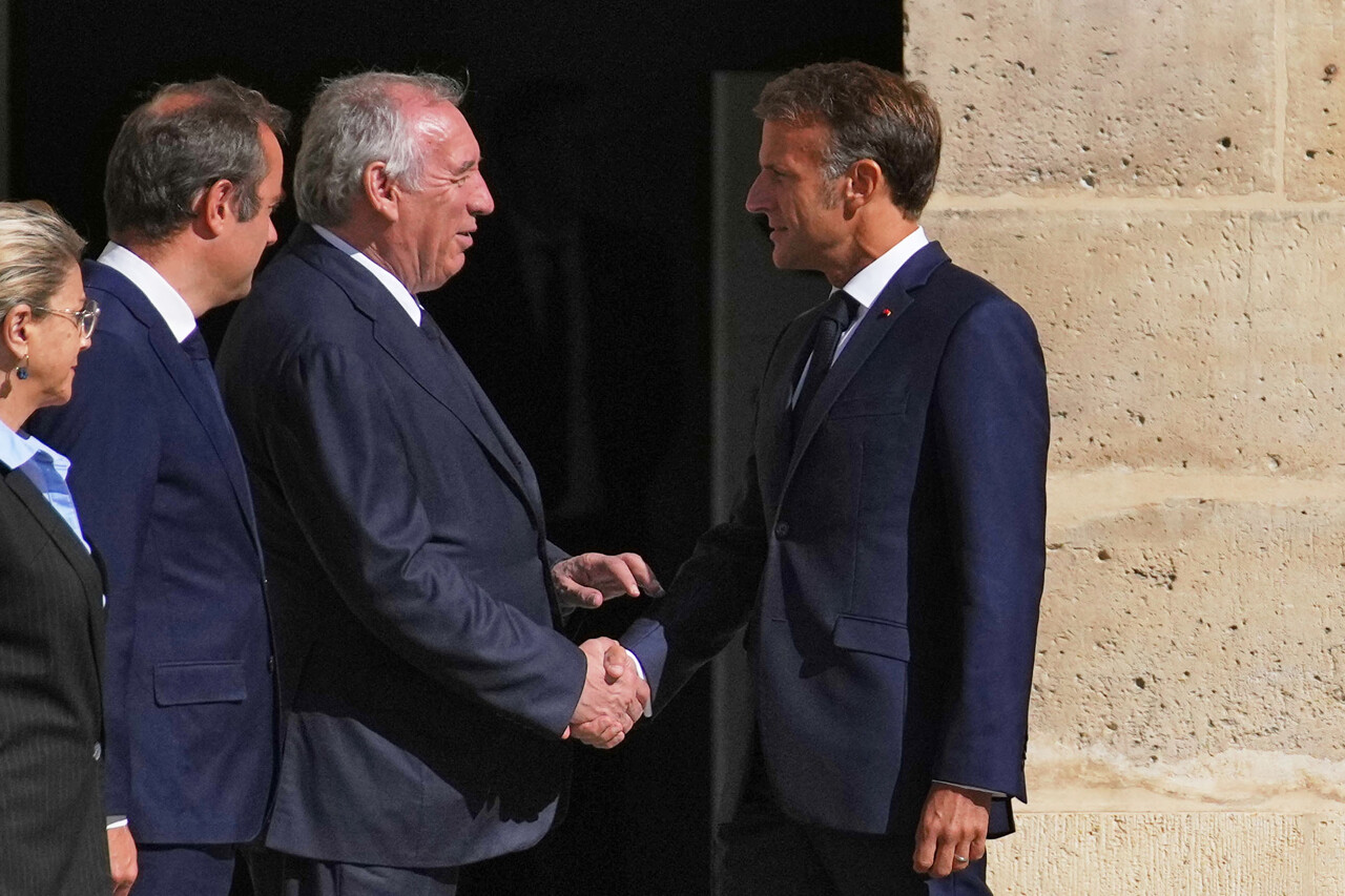 Emmanuel Macron prendra acte de la démission de François Bayrou et annoncera un nouveau Premier ministre prochainement