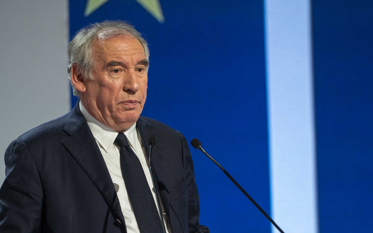François Bayrou, après neuf mois à Matignon, confronté à la crise politique et à la dette