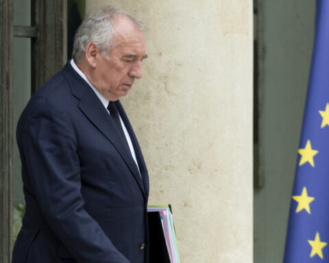 François Bayrou échoue à obtenir la confiance de l'Assemblée nationale et démissionne