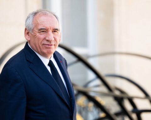 François Bayrou envisage d'abandonner la suppression des jours fériés face à la contestation