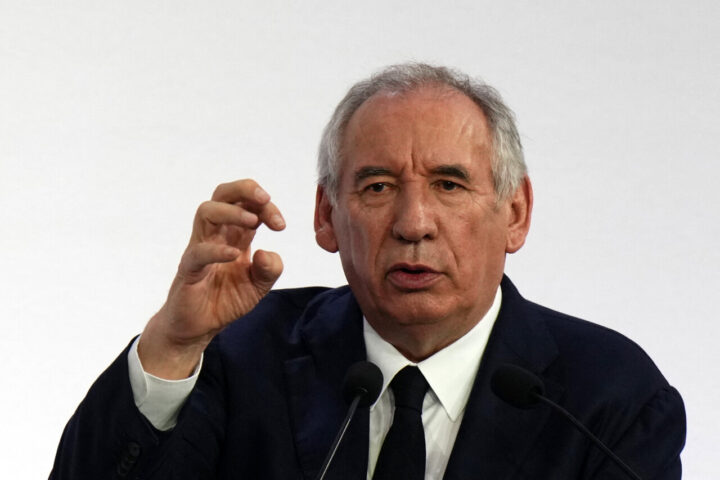 François Bayrou propose de renforcer les conditions d'accès à l'Aide médicale d'État