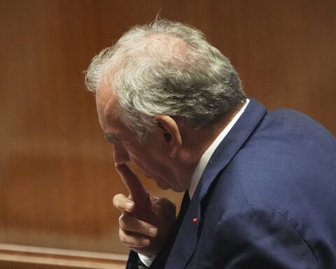 François Bayrou renversé par un vote de confiance historique à l'Assemblée nationale