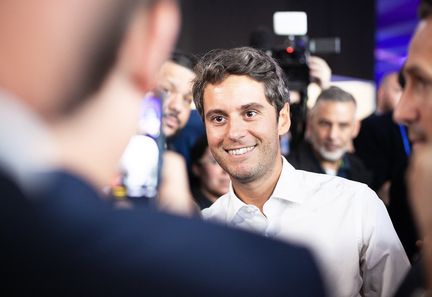 Gabriel Attal propose une "Ve République du XXIe siècle" lors d'un meeting à Arras