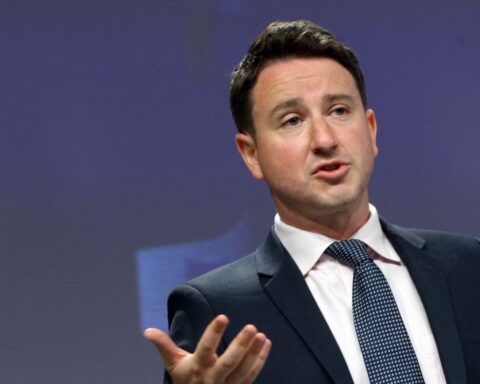 Gabriel Zucman répond aux critiques de Bernard Arnault sur la taxe des patrimoines supérieurs à 100 millions d'euros