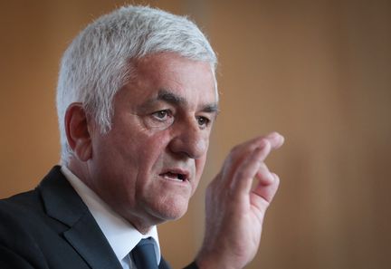 Hervé Morin appelle à la démission d'Emmanuel Macron, affirmant qu'il n'a plus de pouvoir