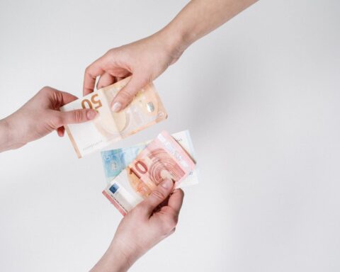 Inflation en France : l'Insee souligne un retour fragile à la normalité.
