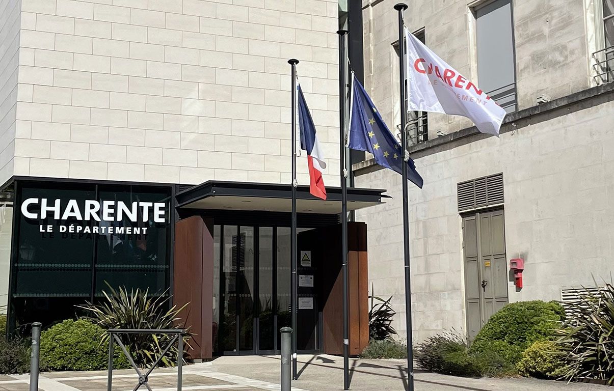 La Charente passe à droite après une crise politique prolongée
