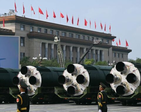 La Chine présente le missile balistique DF-5C capable d'atteindre n'importe quel point du globe lors d'une parade à Pékin