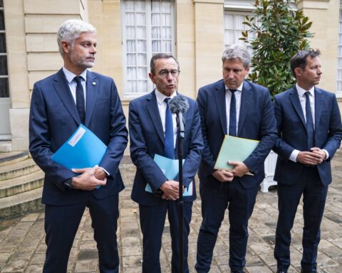 La chute de François Bayrou révèle les divisions profondes au sein des Républicains