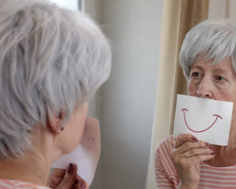 La dépression souriante : un phénomène méconnu qui masque un mal-être profond