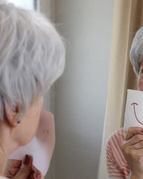 La dépression souriante : un phénomène méconnu qui masque un mal-être profond