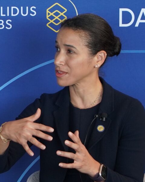 La directrice de la NYDFS, Adrienne Harris, quittera le régulateur new-yorkais le 17 octobre 2025