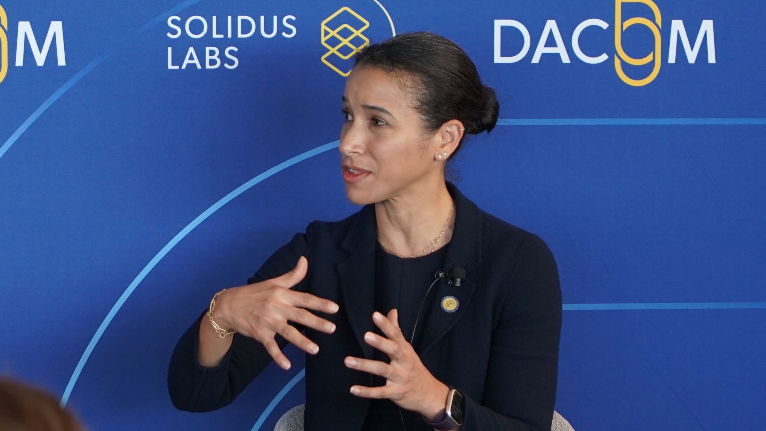 La directrice de la NYDFS, Adrienne Harris, quittera le régulateur new-yorkais le 17 octobre 2025