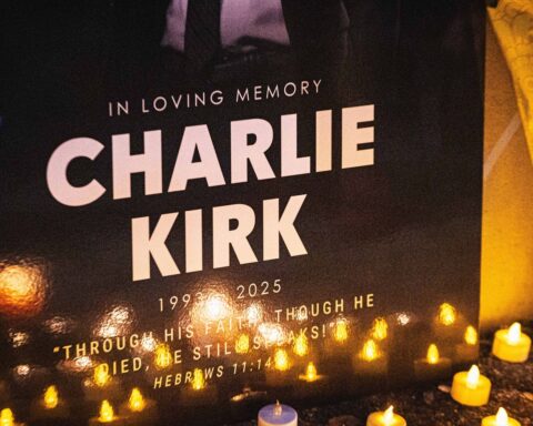 La mort de Charlie Kirk ravive les tensions politiques et l'admiration de l'extrême droite en France