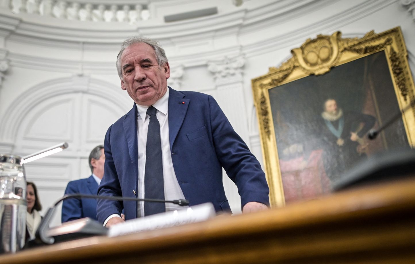 La polémique autour de la rénovation du bureau de François Bayrou à Pau suscite des critiques publiques