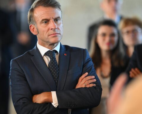 La popularité d'Emmanuel Macron atteint un niveau historique bas avec seulement 17 % d'avis favorables