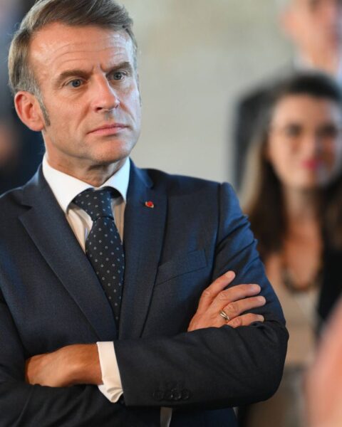La popularité d'Emmanuel Macron atteint un niveau historique bas avec seulement 17 % d'avis favorables