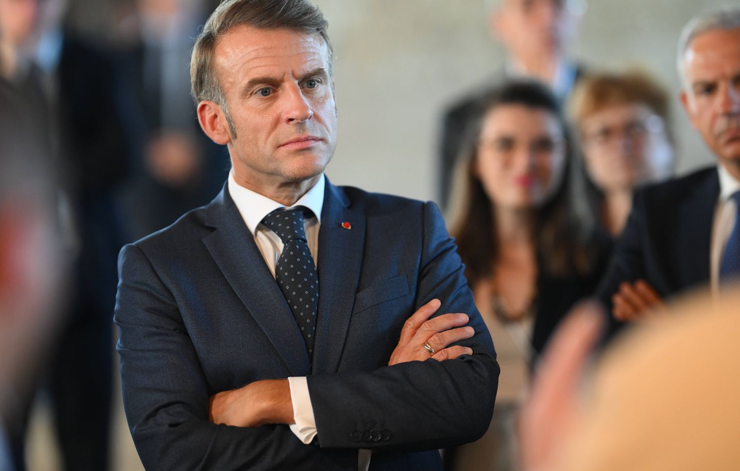 La popularité d'Emmanuel Macron atteint un niveau historique bas avec seulement 17 % d'avis favorables