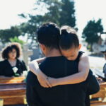 La question de la présence d'un enfant à un enterrement : un moment essentiel à vivre ensemble