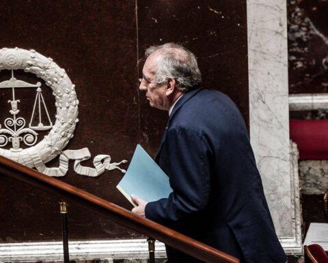 La suppression des jours fériés remise en question après la démission de François Bayrou