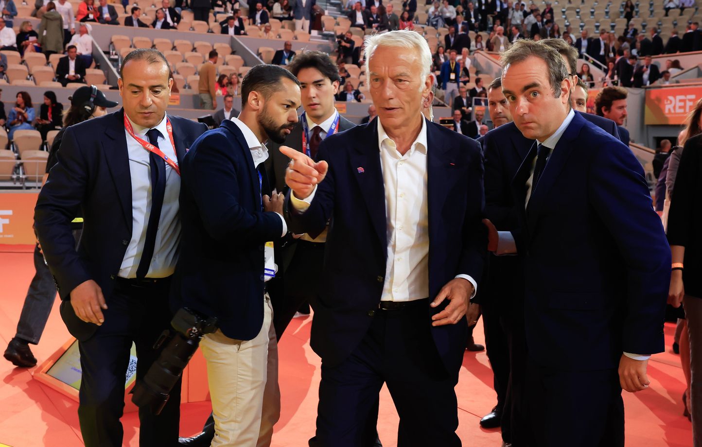 Le Medef se proclame « vrais insoumis », Mélenchon réagit vivement