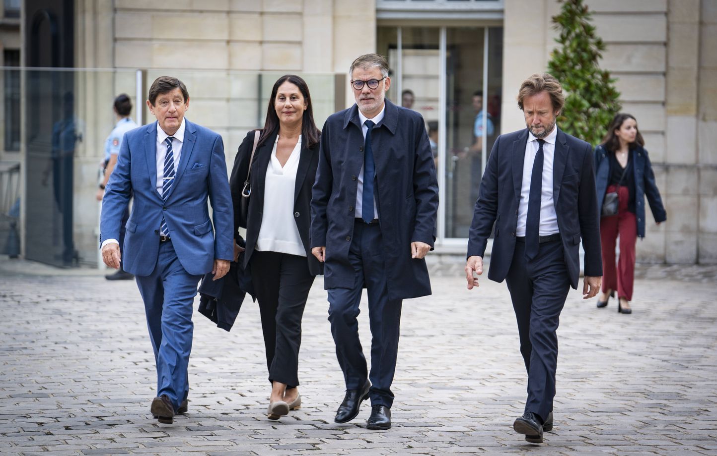Le Parti socialiste renforce sa position dans le débat politique après la chute de François Bayrou