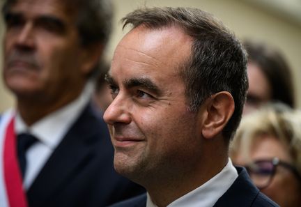Le Premier ministre, Sébastien Lecornu, annonce le retrait de la suppression de deux jours fériés