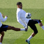 Le PSG vise un doublé et commence sa campagne européenne contre l'Atalanta, tandis que Marseille espère un exploit face au Real Madrid.