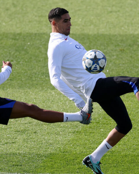 Le PSG vise un doublé et commence sa campagne européenne contre l'Atalanta, tandis que Marseille espère un exploit face au Real Madrid.