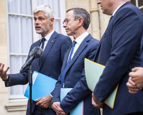 Le vote de confiance : un moment décisif pour Les Républicains en attendant l'avenir de Bayrou