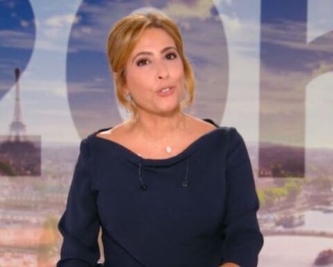 Léa Salamé présente son premier journal de 20 heures sur France 2