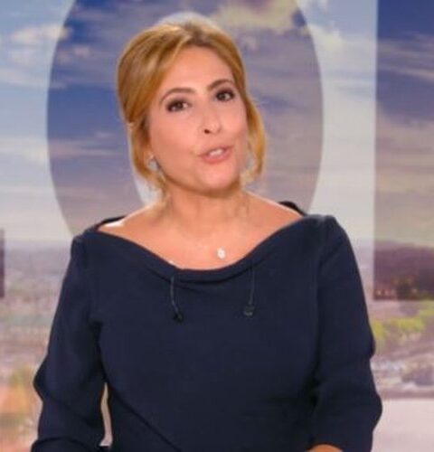Léa Salamé présente son premier journal de 20 heures sur France 2
