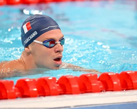 Léon Marchand remporte une somme astronomique après avoir battu le record du monde aux Championnats du monde de natation.