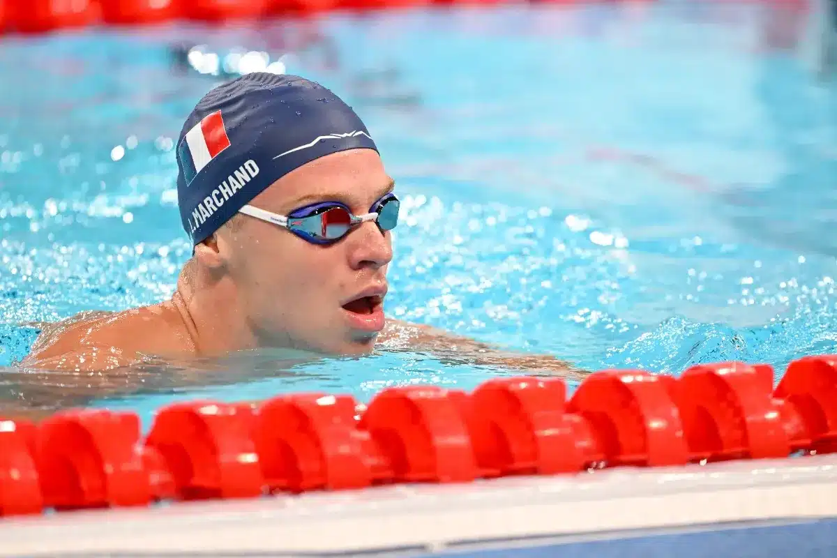 Léon Marchand remporte une somme astronomique après avoir battu le record du monde aux Championnats du monde de natation.