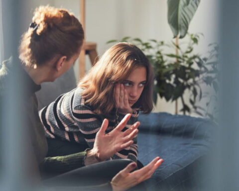 Les adolescents et la honte : comment accompagner son enfant dans cette phase difficile