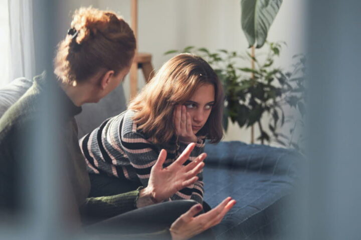 Les adolescents et la honte : comment accompagner son enfant dans cette phase difficile