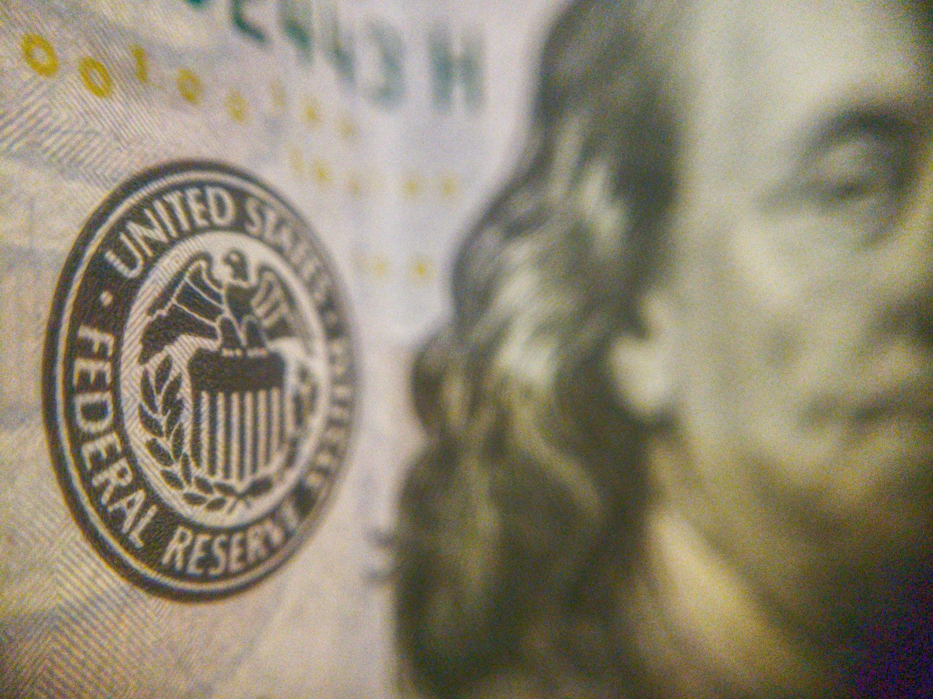 Les flux records dans les ETFs traditionnels et crypto pourraient réduire l'influence de la Fed