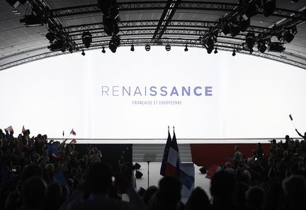 "Les militants macronistes plaident pour une flexibilité des partis lors de la rentrée de Renaissance"