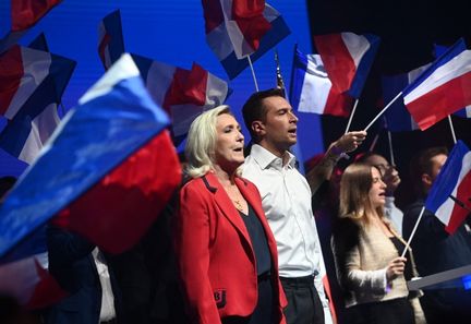 Les partisans du Rassemblement national divisés sur l'appel à la démission d'Emmanuel Macron